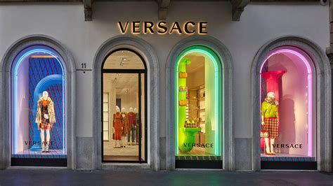 versace collezioni showroom milano|versace boutique milan.